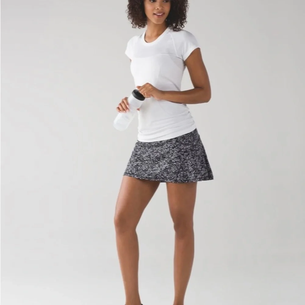 Lululemon Circuit Breaker Skirt ice wave size 6 - Picture 2 of 5